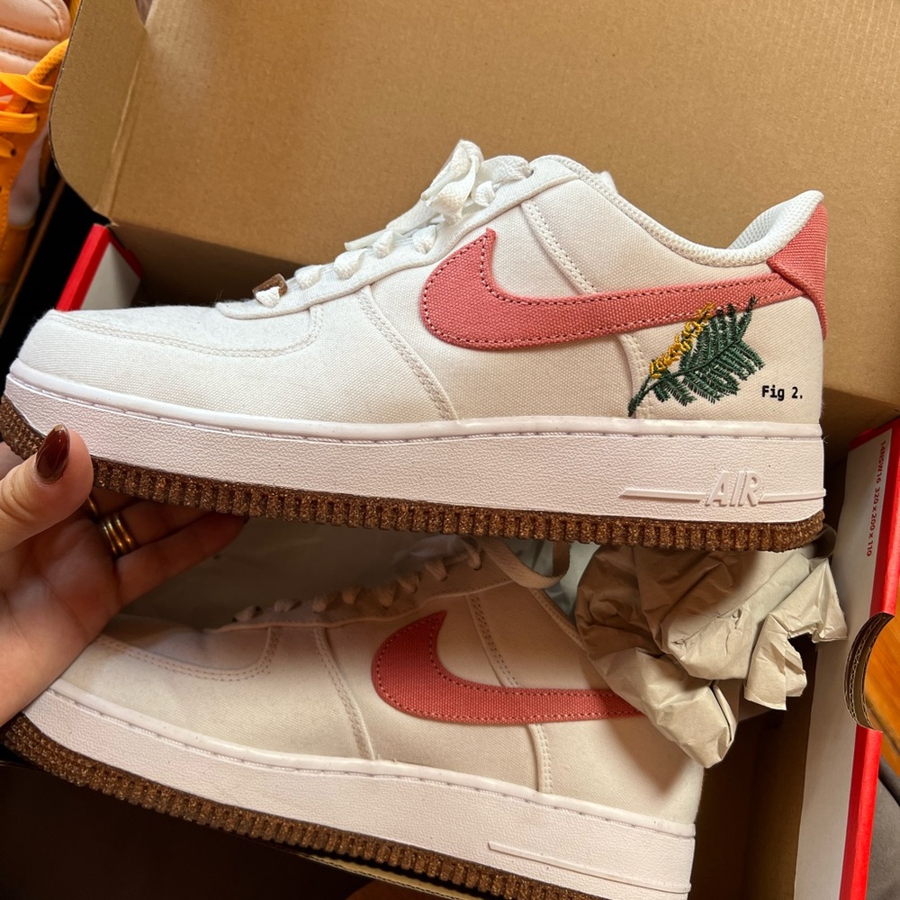 White and Pink AF1 Sneakers with Embroidered Detail